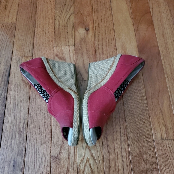 Toms Red Michelle Wedge Open Toe Sandal - Picture 6 of 10